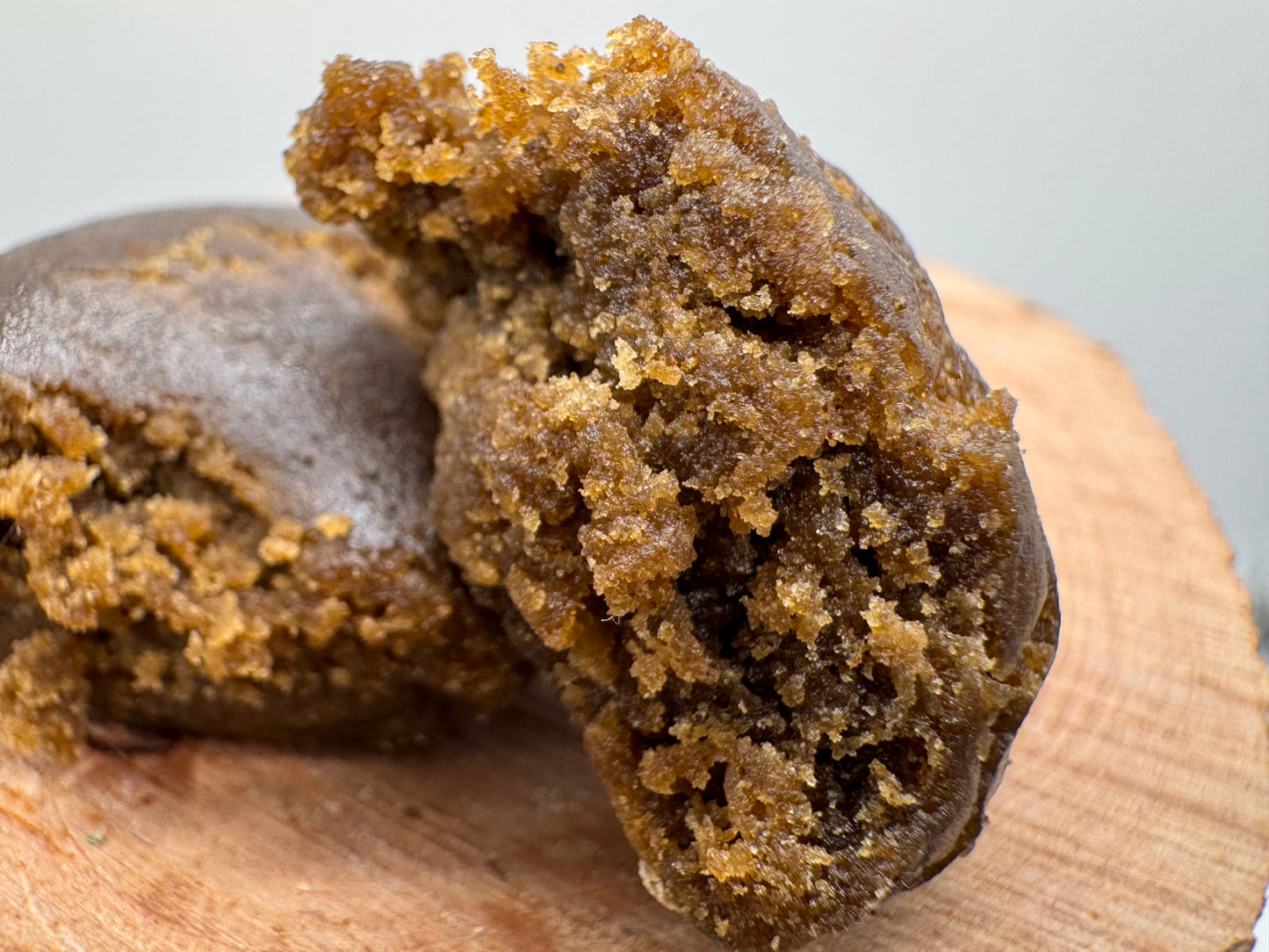 Piatella con 54% de CBD y <0.2% de THC. HASH